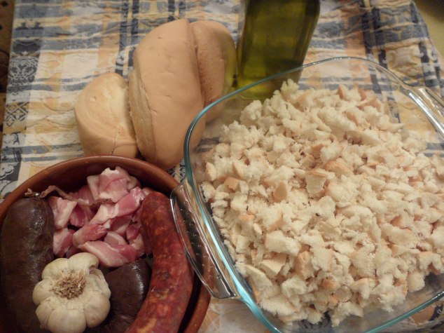 Pan picado y demás ingredientes